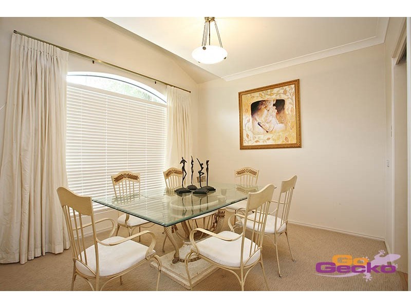 122 Cribb Road, Carindale QLD 4152