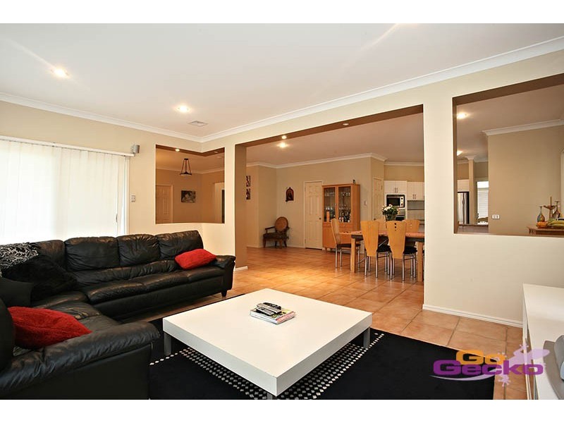 122 Cribb Road, Carindale QLD 4152