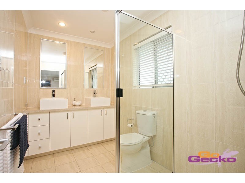 122 Cribb Road, Carindale QLD 4152