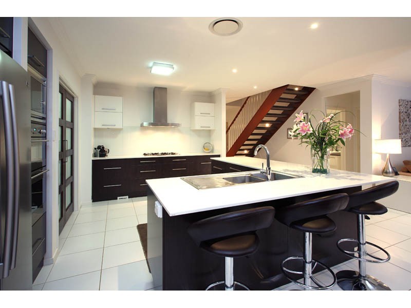 15 Woodland Street, Carindale QLD 4152