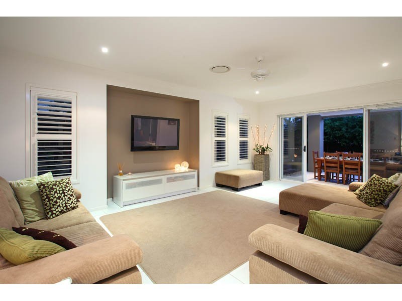 15 Woodland Street, Carindale QLD 4152