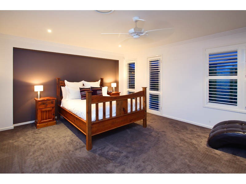 15 Woodland Street, Carindale QLD 4152