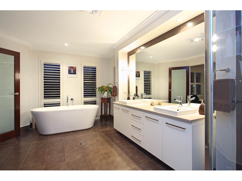 15 Woodland Street, Carindale QLD 4152