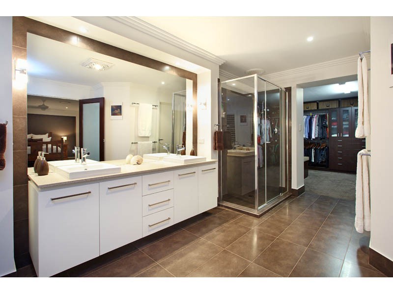 15 Woodland Street, Carindale QLD 4152