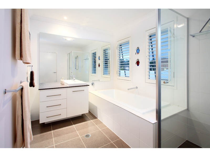 15 Woodland Street, Carindale QLD 4152