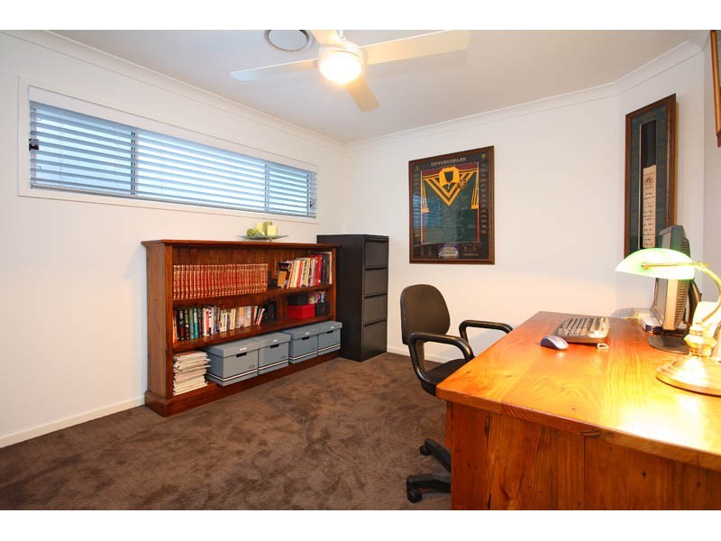 15 Woodland Street, Carindale QLD 4152