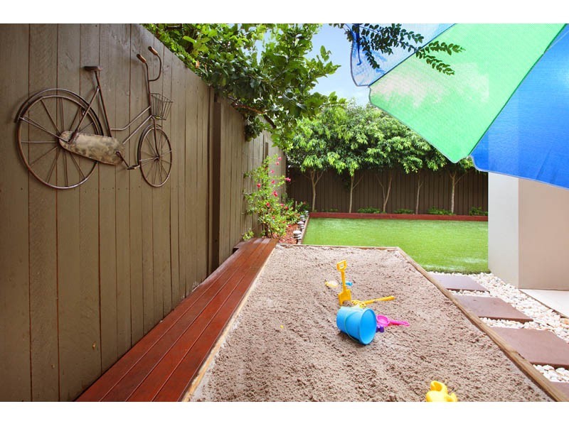 15 Woodland Street, Carindale QLD 4152