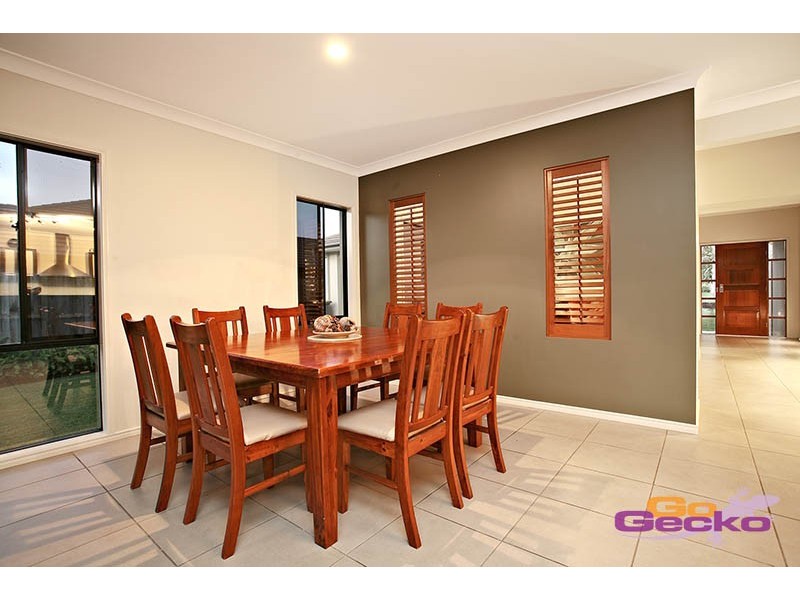 64 Brokenwood Circuit, Tingalpa QLD 4173