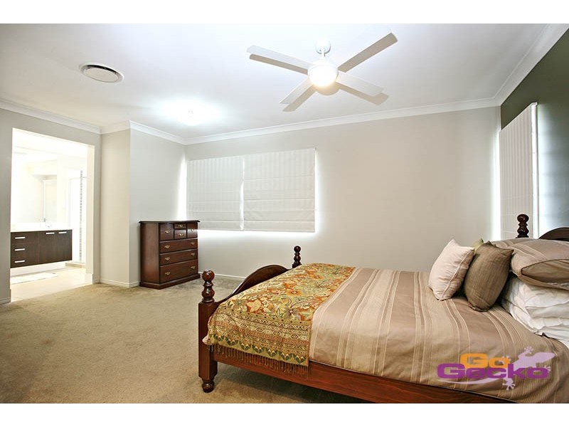 64 Brokenwood Circuit, Tingalpa QLD 4173