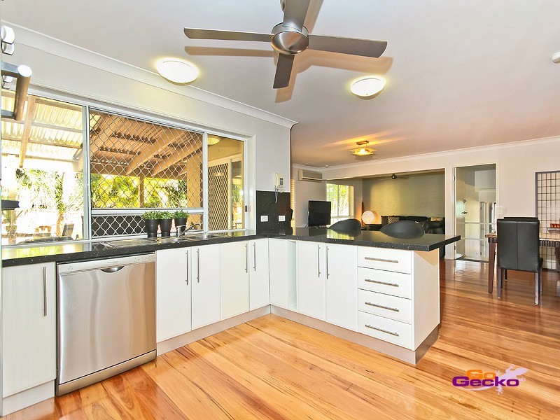 138 Kilmorey Street, Carindale QLD 4152
