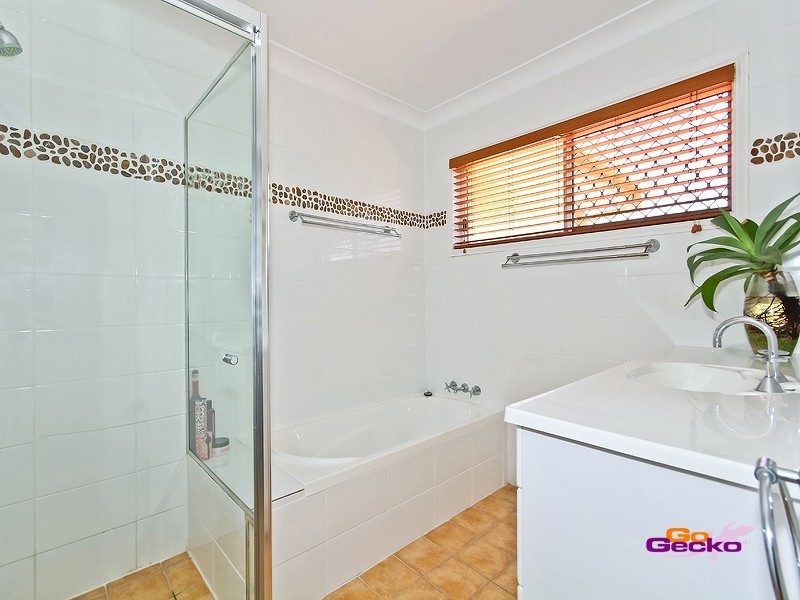 138 Kilmorey Street, Carindale QLD 4152