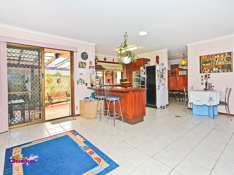 21 Rossmoya Street, Carindale QLD 4152