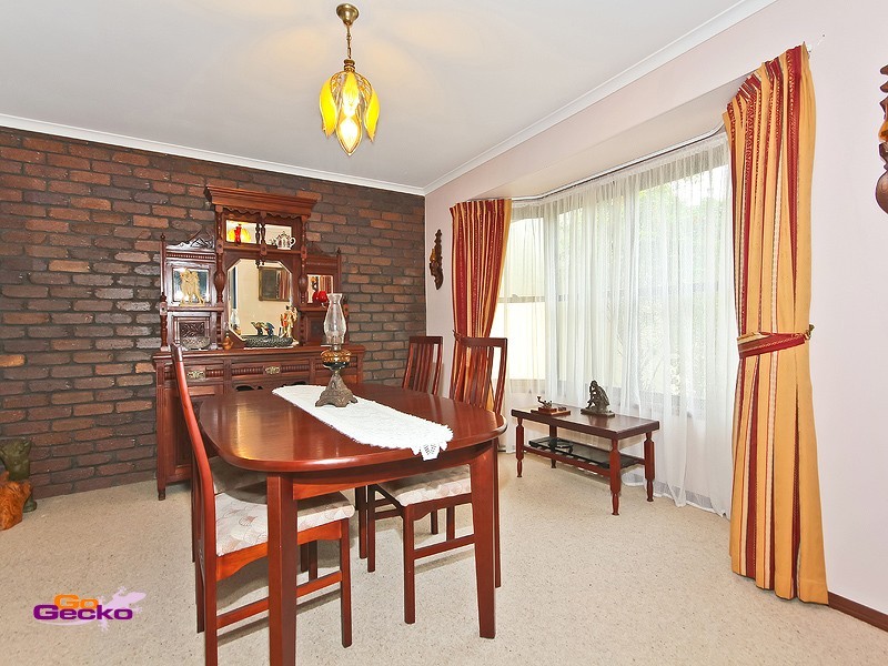 21 Rossmoya Street, Carindale QLD 4152