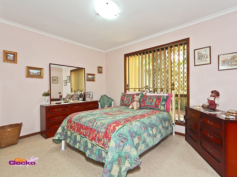 21 Rossmoya Street, Carindale QLD 4152
