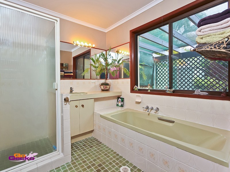 21 Rossmoya Street, Carindale QLD 4152