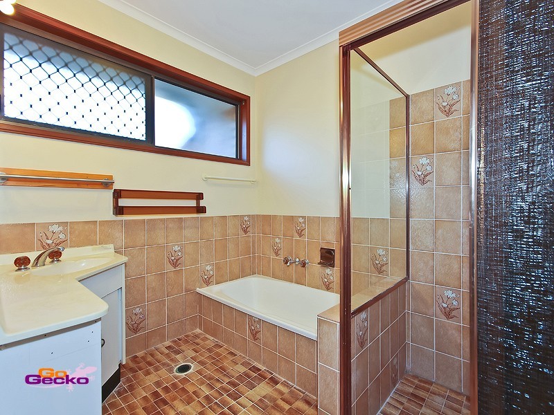 5 Nyleeta Court, Carindale QLD 4152