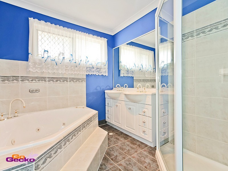 46 Plaza Street, Wynnum West QLD 4178