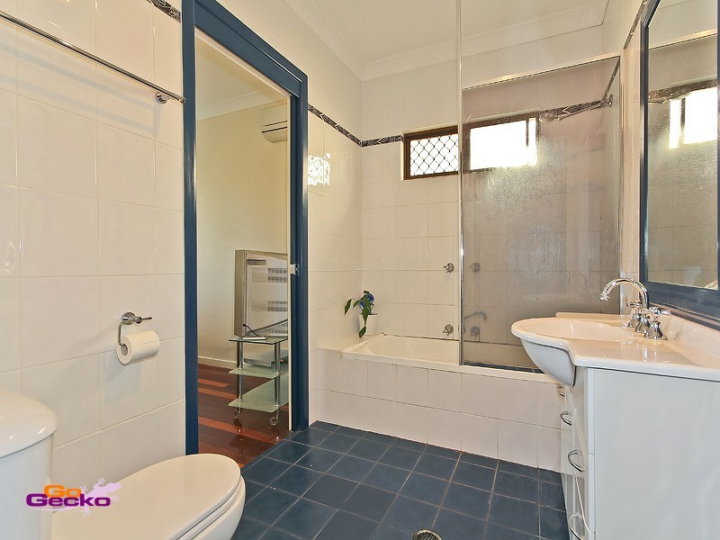 24 Bellew Street, Wynnum QLD 4178