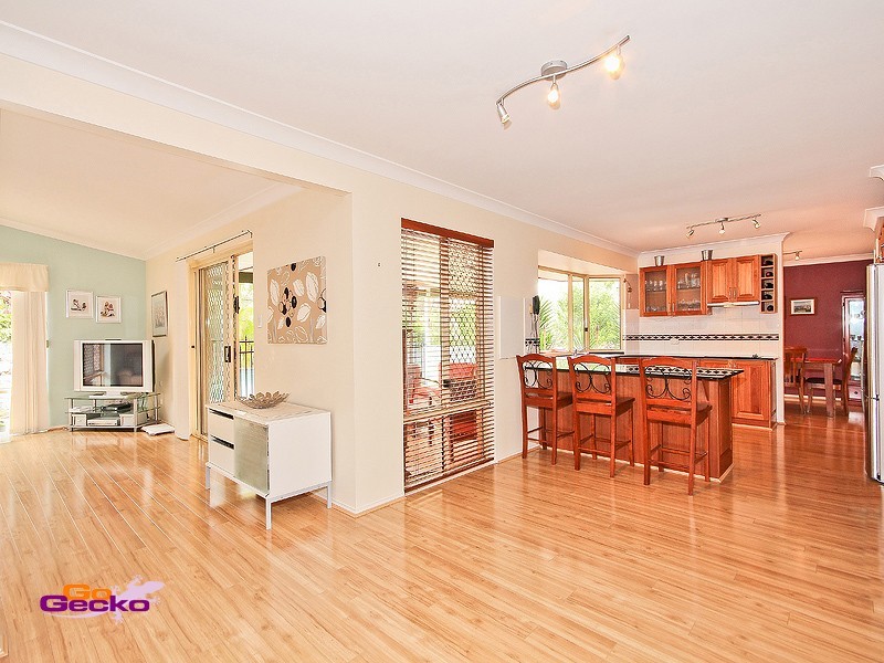 27 Piccadilly Place, Carindale QLD 4152