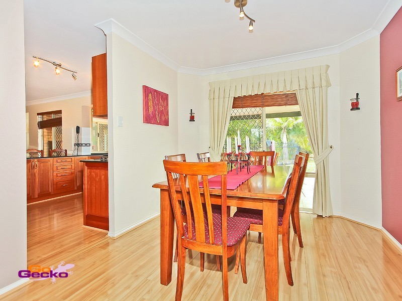 27 Piccadilly Place, Carindale QLD 4152