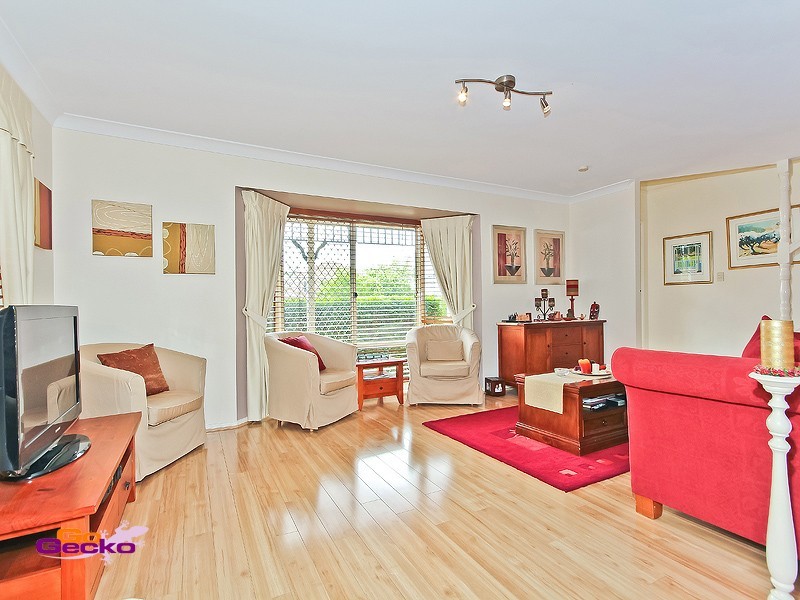 27 Piccadilly Place, Carindale QLD 4152