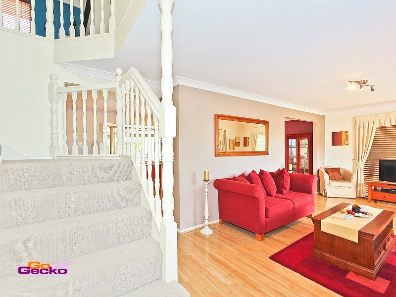 27 Piccadilly Place, Carindale QLD 4152