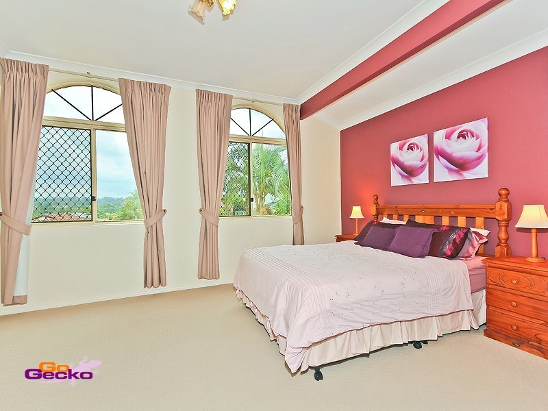 27 Piccadilly Place, Carindale QLD 4152