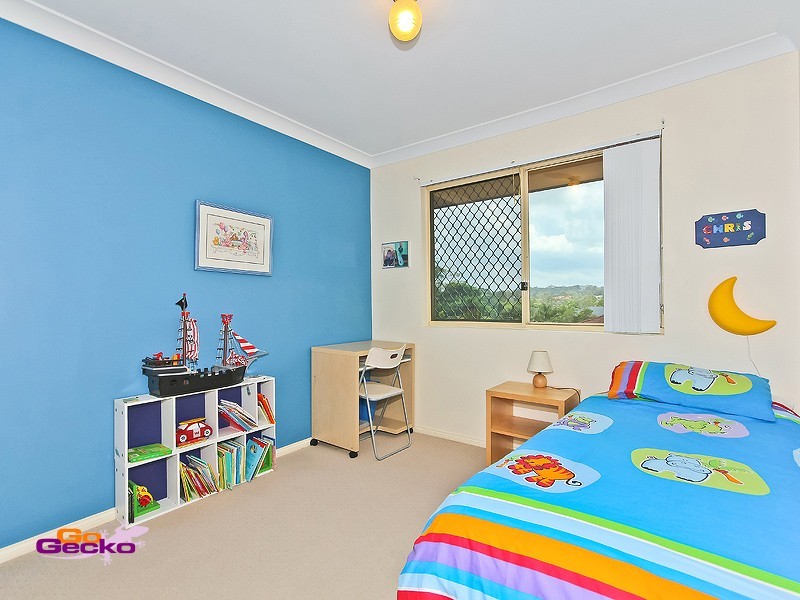 27 Piccadilly Place, Carindale QLD 4152