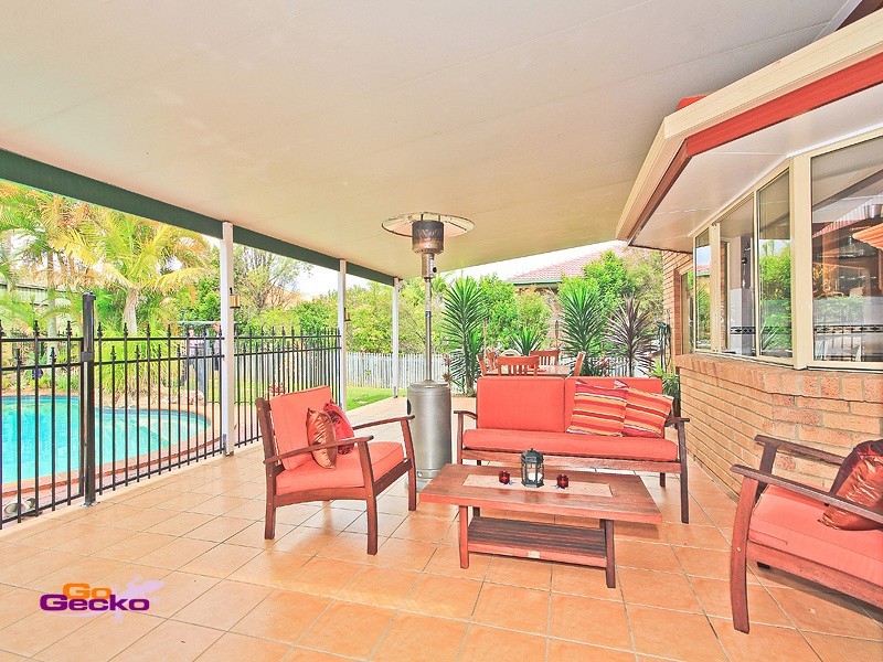 27 Piccadilly Place, Carindale QLD 4152