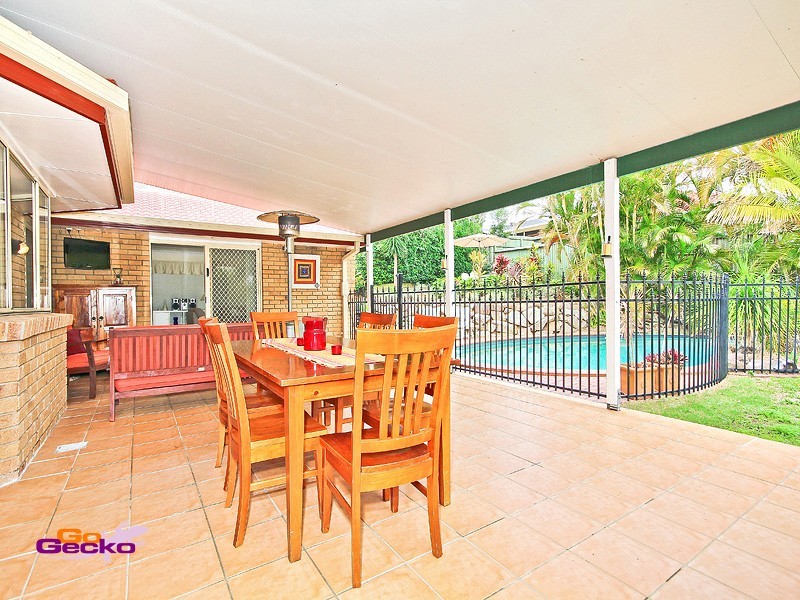27 Piccadilly Place, Carindale QLD 4152