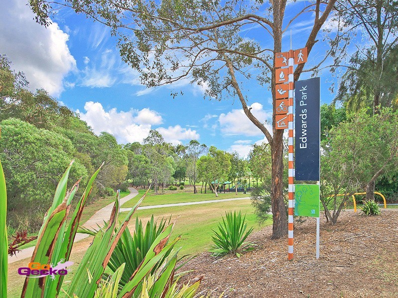 27 Piccadilly Place, Carindale QLD 4152