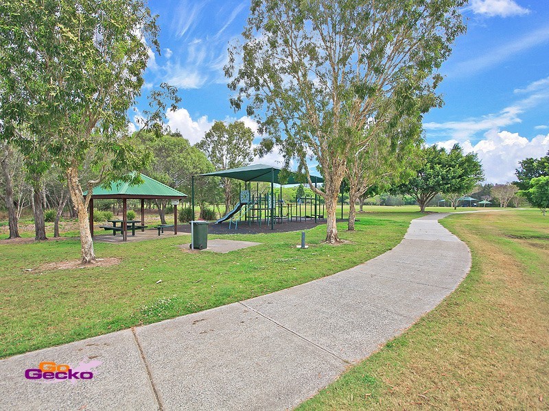 27 Piccadilly Place, Carindale QLD 4152