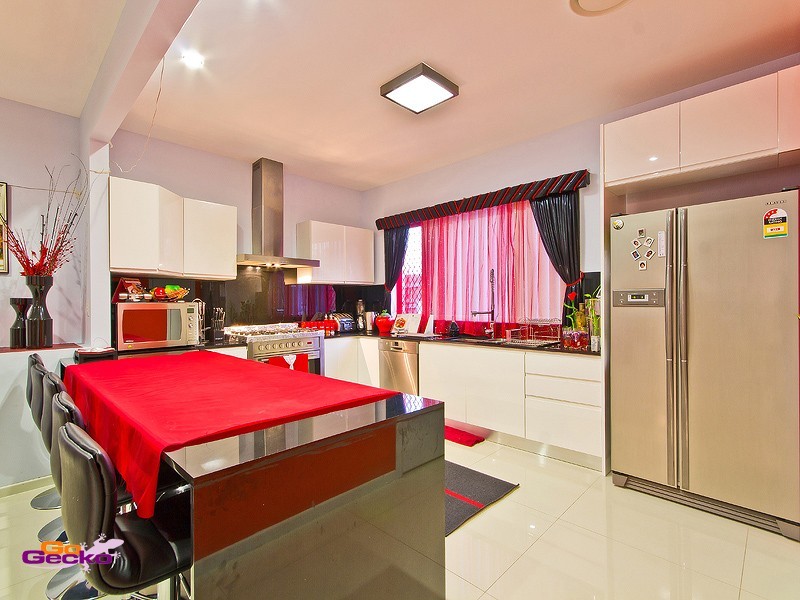 6 Hernandia Place, Mackenzie QLD 4156