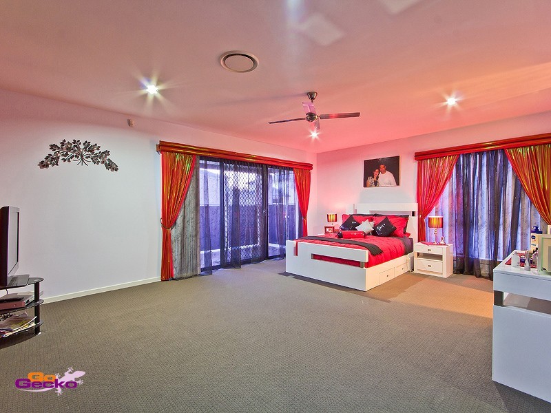 6 Hernandia Place, Mackenzie QLD 4156