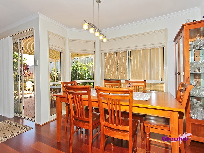 63 Coventry Circuit, Carindale QLD 4152