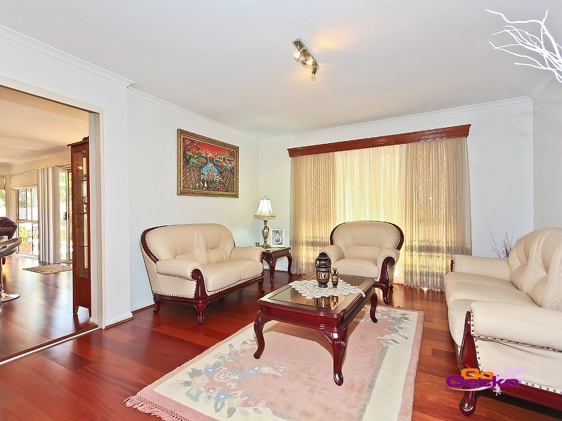 63 Coventry Circuit, Carindale QLD 4152