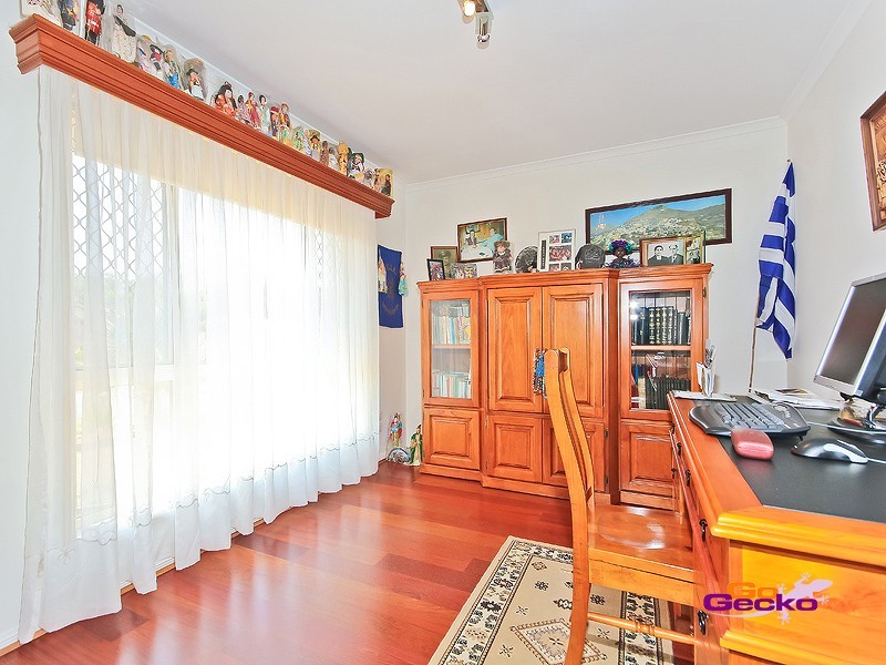 63 Coventry Circuit, Carindale QLD 4152