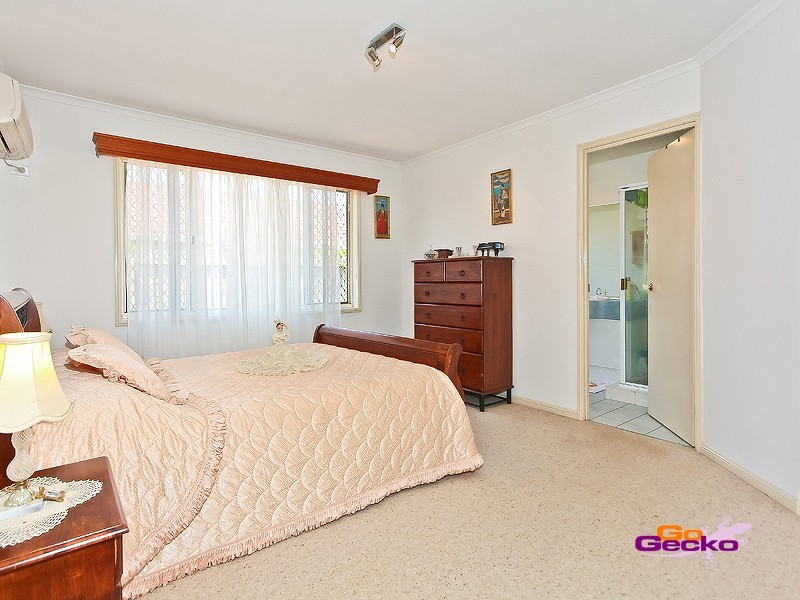 63 Coventry Circuit, Carindale QLD 4152