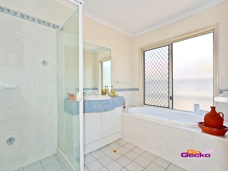 63 Coventry Circuit, Carindale QLD 4152