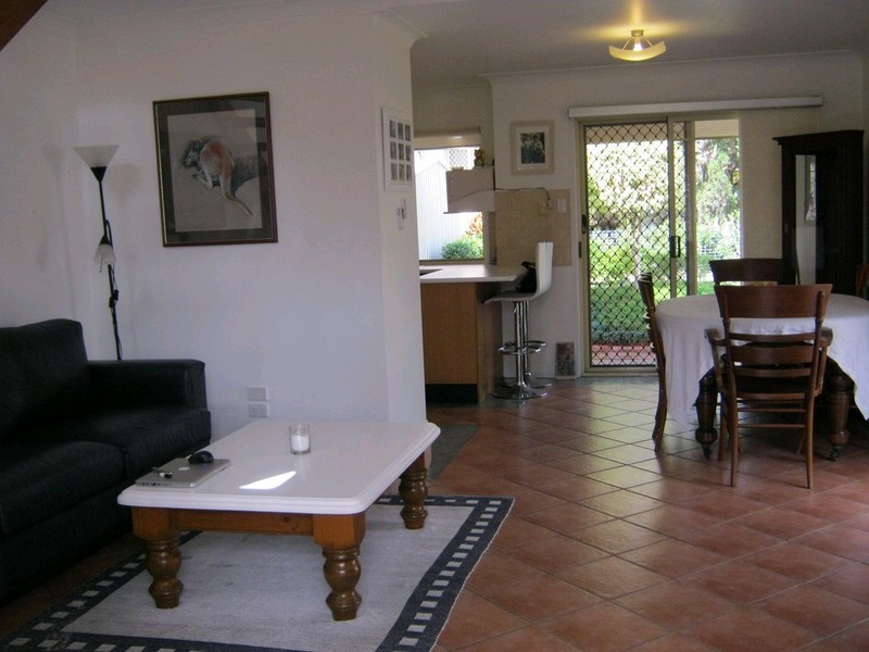 2/77 Pembroke Street, Carina QLD 4152