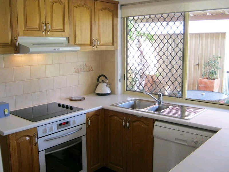 2/77 Pembroke Street, Carina QLD 4152