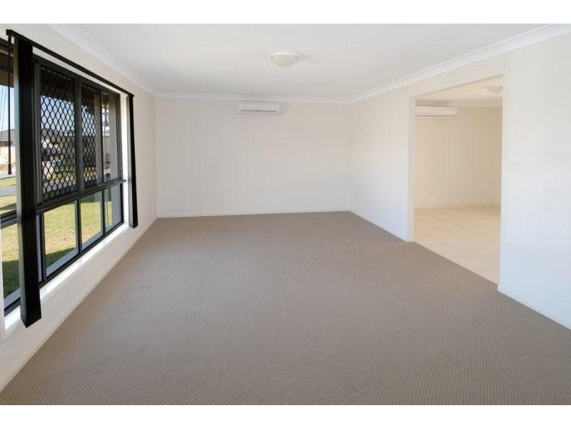 8 Cooloola Court, Little Mountain QLD 4551