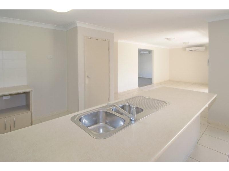 8 Cooloola Court, Little Mountain QLD 4551