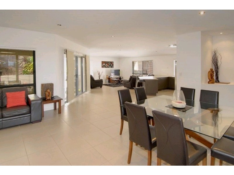 15 Kingsley Court, Little Mountain QLD 4551