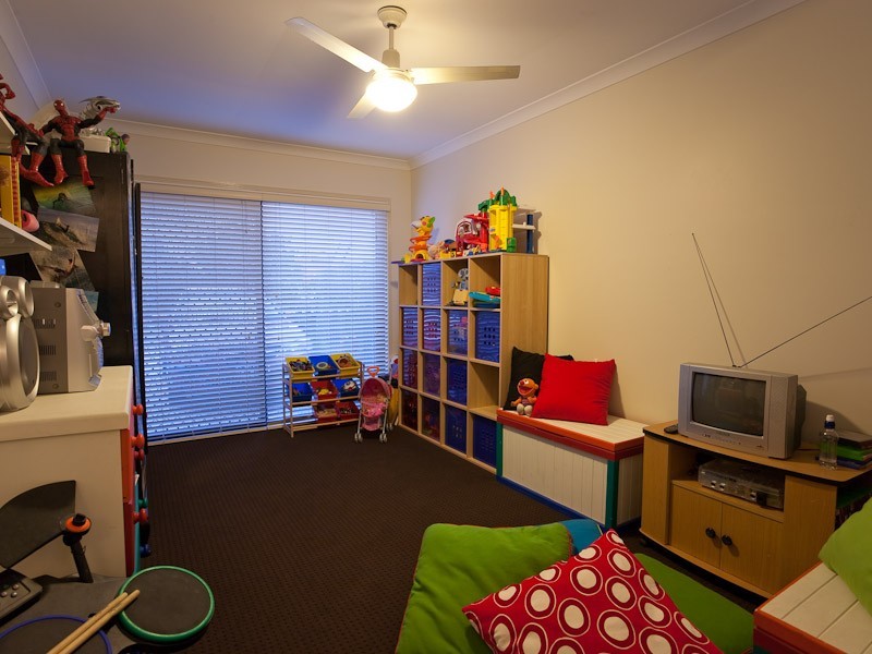 6 St James Court, Little Mountain QLD 4551