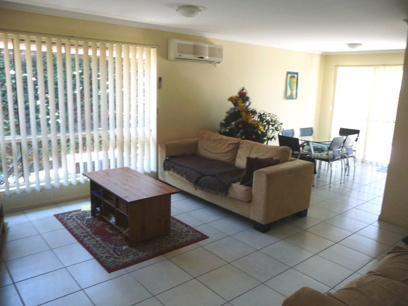 12 Lakeshore Place, Little Mountain QLD 4551