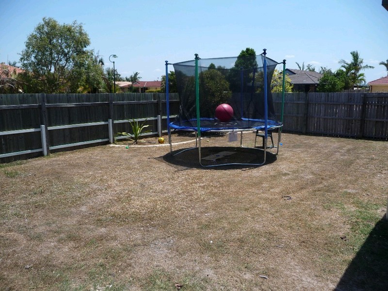 12 Lakeshore Place, Little Mountain QLD 4551