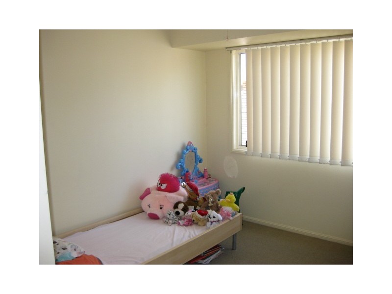 12 Lakeshore Place, Little Mountain QLD 4551