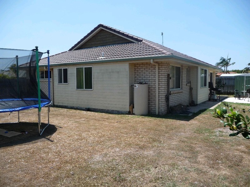 12 Lakeshore Place, Little Mountain QLD 4551