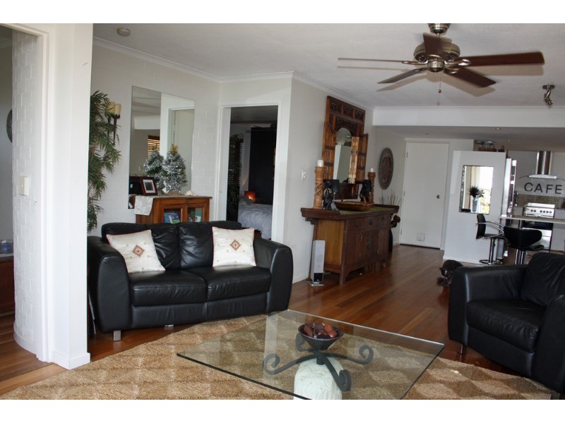 2/72 Tantula Road West, Alexandra Headland QLD 4572